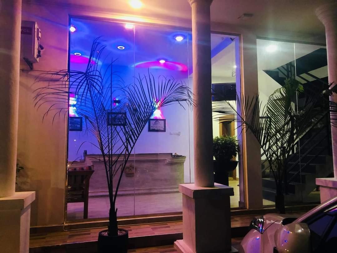 Kings Gate Airport Transit Hotel Katunayake Exterior photo
